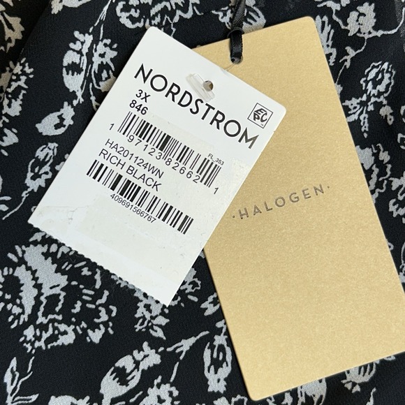 HALOGEN, Plus 3X, Black White‎ Flutter Sleeve Split Neck Top Floral Blouse, NWT - Picture 7 of 14